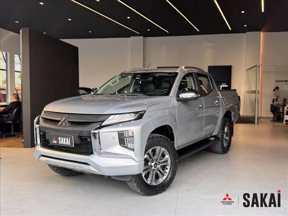 MITSUBISHI L200 TRITON 2.4 16V TURBO DIESEL SPORT HPE-S CD 4P 4X4 AUTOMÁTICO
